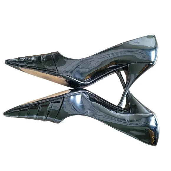 Valentino Garavani Black Patent Leather Pointed Toe Pumps Ribbed Heel Size 41